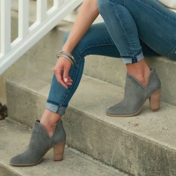 💕VINCE CAMUTO💕 Fileana Suede Heel Booties Gray - Picture 2 of 8